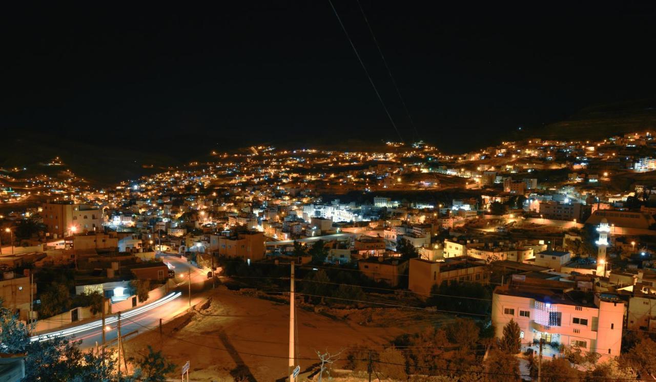 Beit Alshabaan Inn ワディ・ムーサ エクステリア 写真