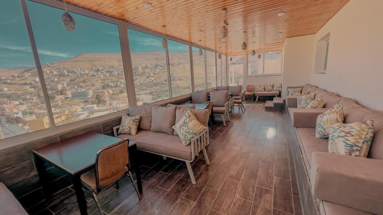 Beit Alshabaan Inn ワディ・ムーサ エクステリア 写真